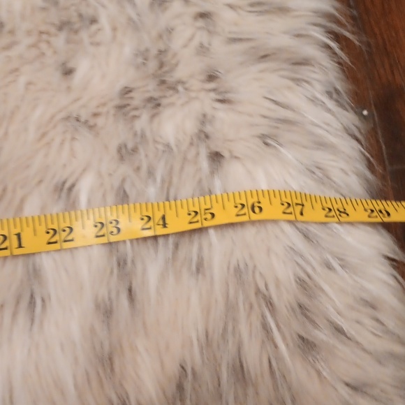 Pottery Barn  Luxurious Tan Faux Fur Sleeping Bag - Picture 9 of 14